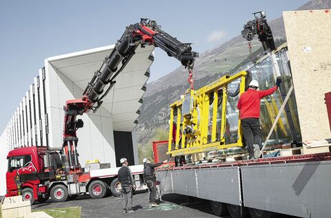 Разгрузка мегадиска с вакуумной системой всасывания с грузовика