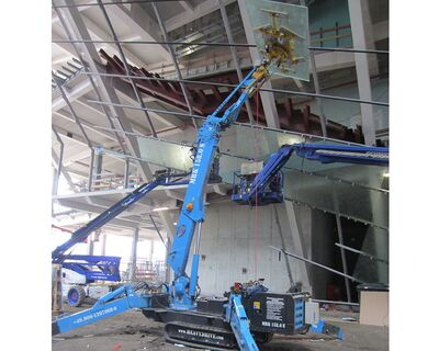 Beispiel für eine Über-Kopf-Montage mit einem Minikran