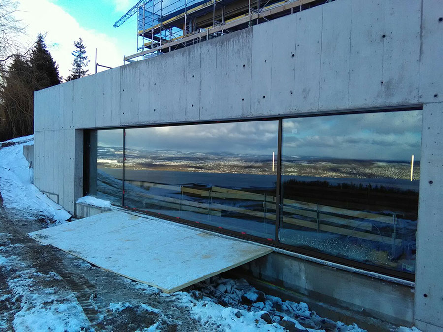Die fertig montierte Panoramascheibe nach dem Heavydrive-Montageeinsatz