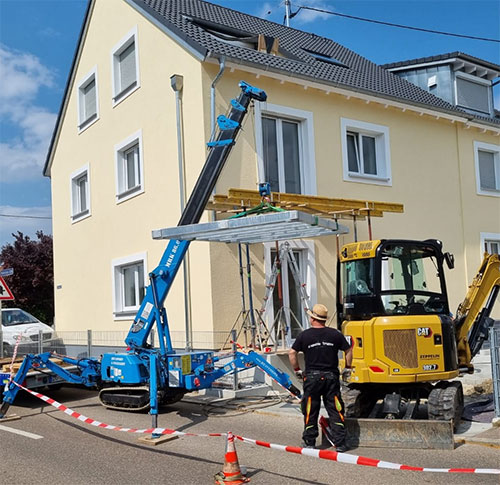Монтаж балкона с помощью крана MRK 86.0 с привлечением оператора Heavydrive